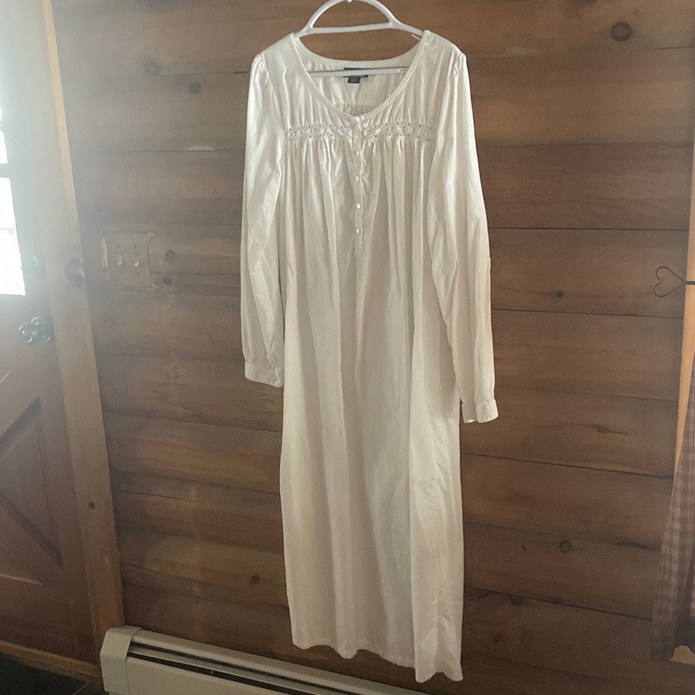 Lands End womens cotton M (10-12) long nightgown long sleeve white feminine